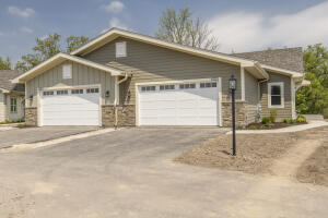 Stonewood Trail 20860  Gray St  in Lannon wi. List Price: $584,900