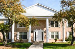 Heritage Estates Condominiums 937 W Heritage Ct 201 in Mequon wi. List Price: $230,000