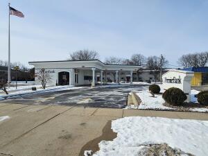 910 S Main St in Fort Atkinson wi. List Price: $289,000