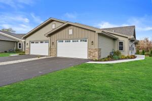 Stonewood Trail 7019  Stonewood Ln  in Lannon wi. List Price: $589,900