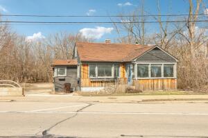 4510 W Loomis Rd in Greenfield wi. List Price: $149,900