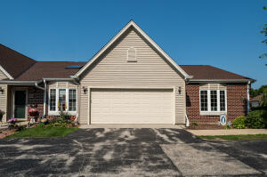 Hidden Oaks 5201 S Tuckaway Blvd  in Greenfield wi. List Price: $315,000