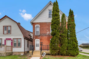 729  Montana Ave in South Milwaukee wi. List Price: $319,900