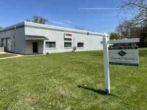 900  Armour Rd in Oconomowoc wi. List Price: $1,900,000
