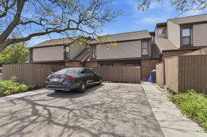 Willow Creek Condominium 1411 W Edgerton Ave V in Milwaukee wi. List Price: $199,900