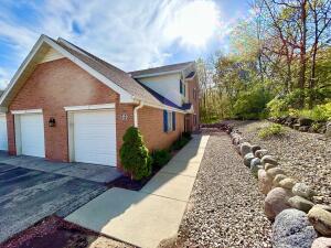 Lakewood S77W19593  Lakewood Dr  in Muskego wi. List Price: $299,000