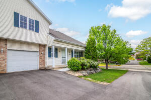HICKORY MEADOWS CONDOMINIUM 1023  Chandler Ln  in Sun Prairie wi. List Price: $294,900