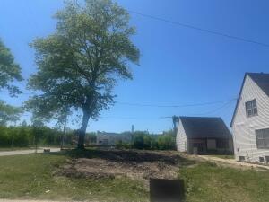 3803 N 7th  St in Milwaukee wi. List Price: $9,000