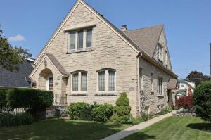3136 S 25th St in Milwaukee wi. List Price: $339,000