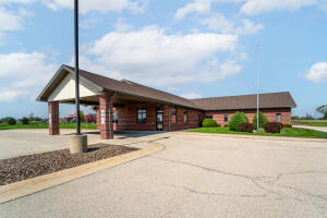 790  Eastgate Dr in Ripon wi. List Price: $1,350,000