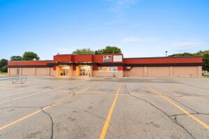 2330  Menasha Ave in Manitowoc wi. List Price: $980,000
