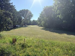 7577 S North Cape  Rd in Franklin wi. List Price: $199,900