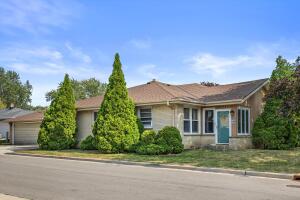 4002 S 91st Pl in Greenfield wi. List Price: $449,900