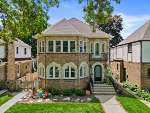 Lake View Condominium 609 E Lake View Ave  in Whitefish Bay wi. List Price: $579,000