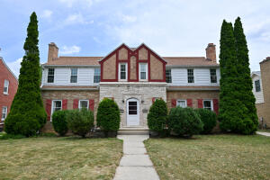 616 N 104th St in Wauwatosa wi. List Price: $559,900