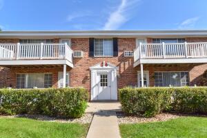 Laurelwood 149  Linden Ln 6 in Thiensville wi. List Price: $179,900