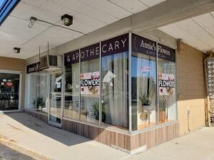 8822 W Lincoln Ave in West Allis wi. List Price: $1,000