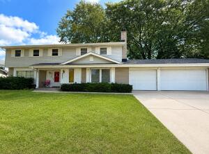2772 N 124th St in Wauwatosa wi. List Price: $495,000