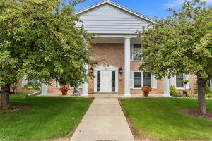 Heritage Estates 940 W Heritage Ct 104 in Mequon wi. List Price: $220,000
