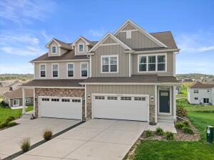 The Towns at Vista Run N67W25383  Breckenridge Ct  in Sussex wi. List Price: $475,000
