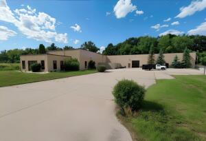 N60W15200  Bobolink Ave in Menomonee Falls wi. List Price: $8
