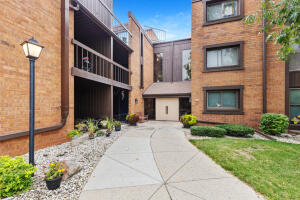 Cloisters of Tuckaway 5200 S Tuckaway Blvd 341 in Greenfield wi. List Price: $178,500