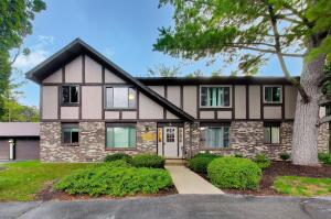 Pine Court Condominium 90  Potawatomi Rd 2C in Williams Bay wi. List Price: $285,000
