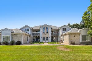 Kendall Creek Condominiums XViii 9101 S Aspen Dr 2 in Oak Creek wi. List Price: $290,000
