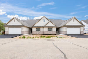 Arbor Pointe 1797  Cedar Ridge Dr 215-2 in Slinger wi. List Price: $537,900