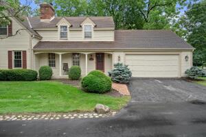 Stonewood 4080  Stonewood Ct  in Brookfield wi. List Price: $349,900