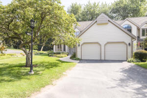 St Andrew Square 18465  St Andrew Ct A in Brookfield wi. List Price: $495,900