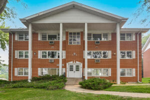 Colonial View 245  Country Club Dr 2D in Lake Geneva wi. List Price: $134,900