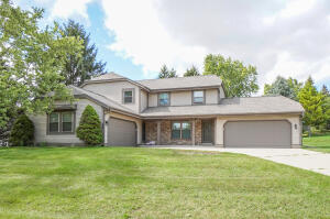 399  Willow Grove Dr in Pewaukee wi. List Price: $749,900