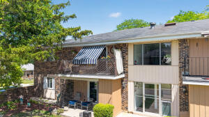 Whitnall Square Condo Association 3407 S Pine Ave 7 in Milwaukee wi. List Price: $137,500