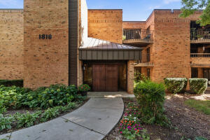 Eastwood Condominiums 1818 E Shorewood Blvd 313 in Shorewood wi. List Price: $260,000