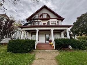 2109  Washington Ave in Racine wi. List Price: $975