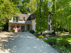 154 W Main St in Fontana wi. List Price: $1,250,000