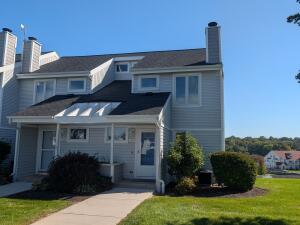 Delavan Club 1531 N Delavan Club Dr  in Delavan wi. List Price: $425,000