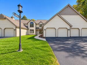 St Andrew Square 3970  St Andrew Ct B in Brookfield wi. List Price: $515,000