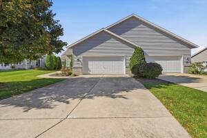 Crestwood Homes N7789  Maple Ridge Rd  in Ixonia wi. List Price: $459,900
