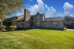 Concord Place 1515 W De La Warr Cir  in Mequon wi. List Price: $525,000