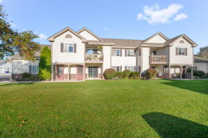 Fairfield Place 516  Pewaukee Rd C in Pewaukee wi. List Price: $225,000