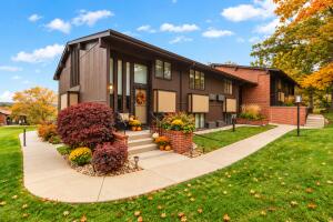 Interlaken 81  Aspen Rd 08 in Geneva wi. List Price: $399,000