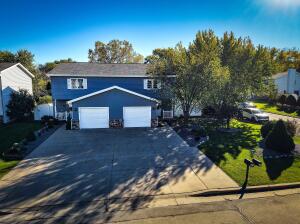 4071 W Mangold Ave in Greenfield wi. List Price: $604,900