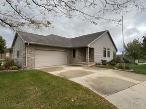 Hawks Glen 211  Heritage Dr 23 in Fort Atkinson wi. List Price: $430,000