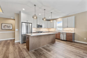 Weston Ridge 1518  Weston Ridge Rd  in Oconomowoc wi. List Price: $649,900